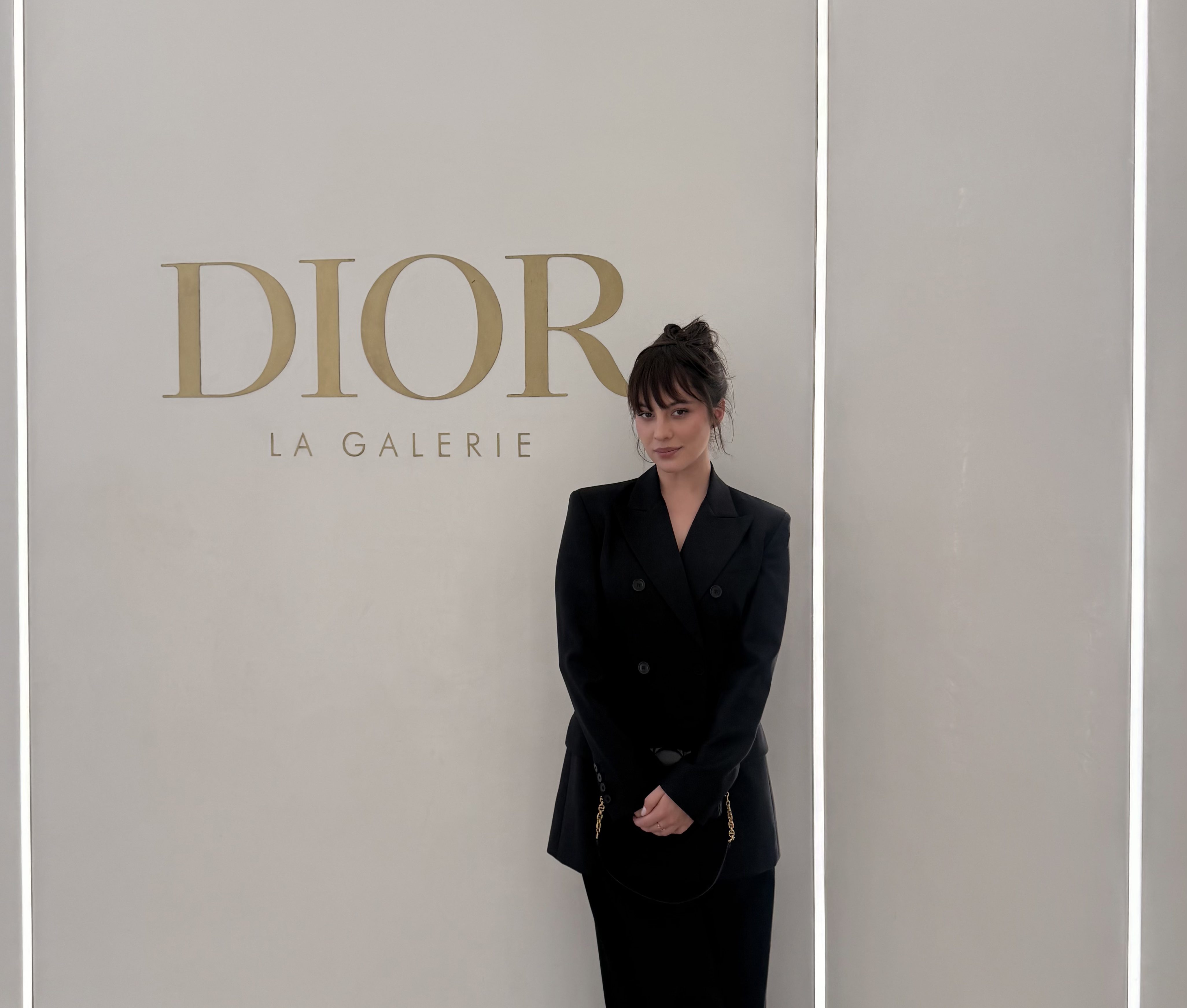 Tras participar en Paris Fashion Week junto a figuras como Kristen Bell, Viola Davis, Kendall Jenner y Andie MacDowell, Vivianne Dietz suma un nuevo hito internacional y entra oficialmente al universo de Dior Beauty.